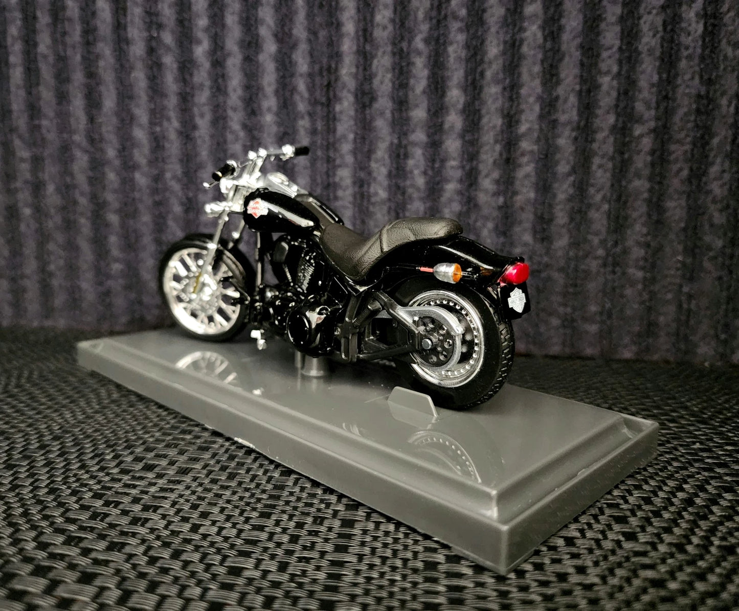 Harley-Davidson® 1:18 2002 FXSTB NIGHT TRAIN Motorcycle Series 45