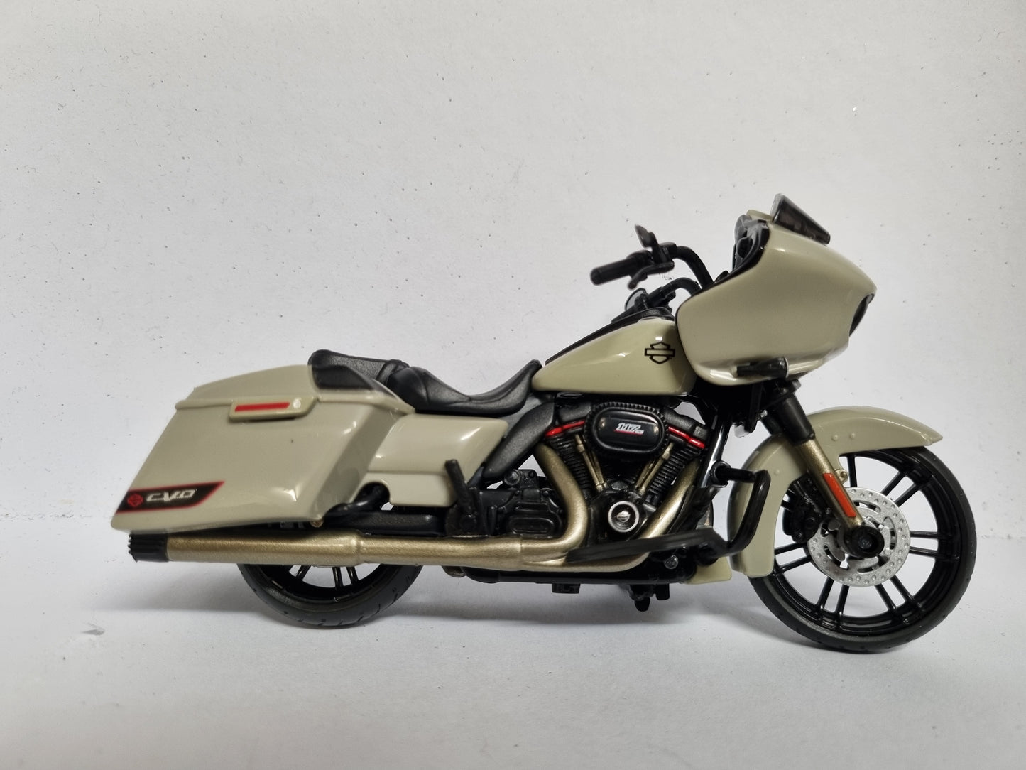 2018 Harley-Davidson® CVO Road Glide 1:18