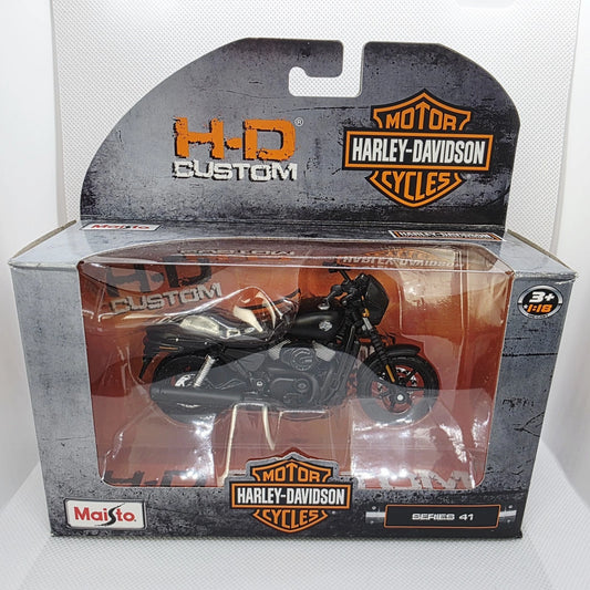 Harley-Davidson® 1:18 2015 Black Street 750 XR