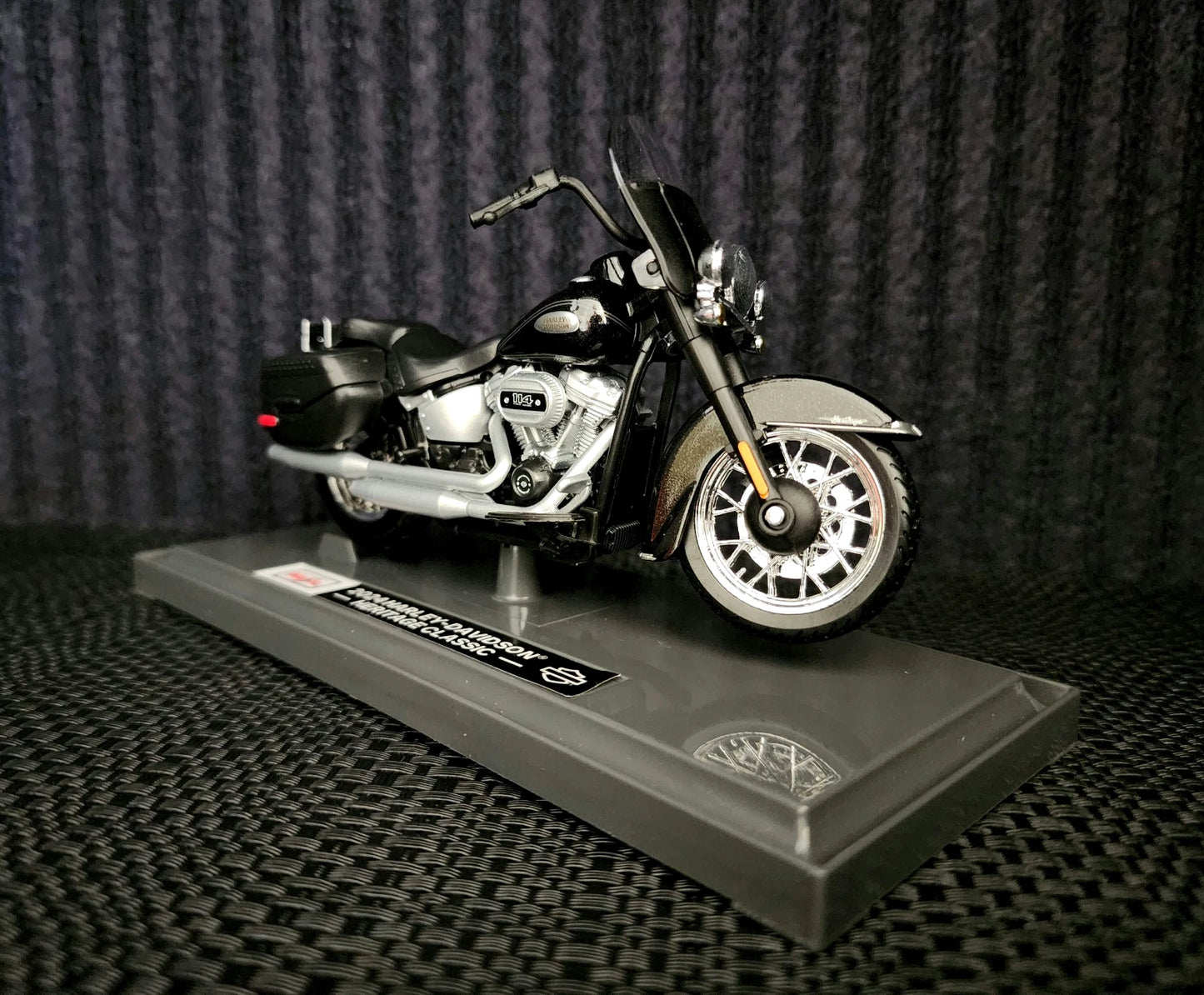 Harley-Davidson® 1:18 2024 HD HERITAGE CLASSIC Motorcycle Series 45