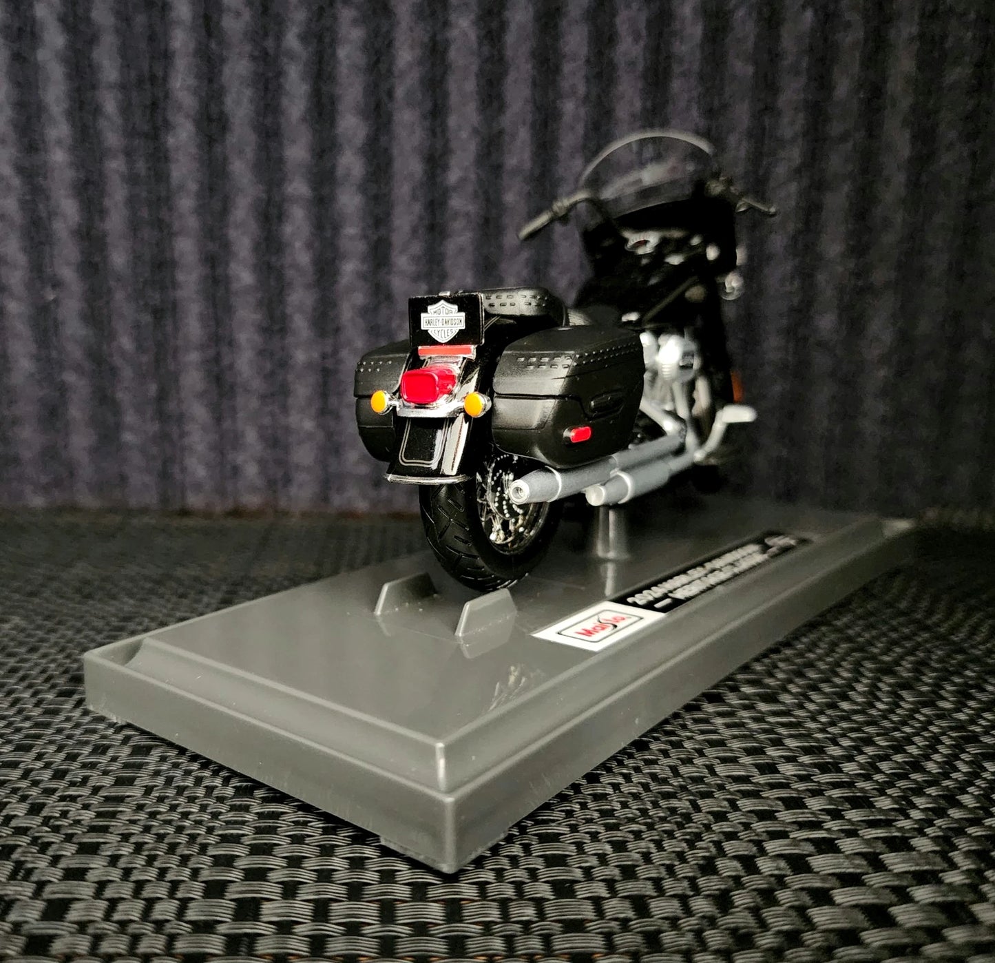 Harley-Davidson® 1:18 2024 HD HERITAGE CLASSIC Motorcycle Series 45