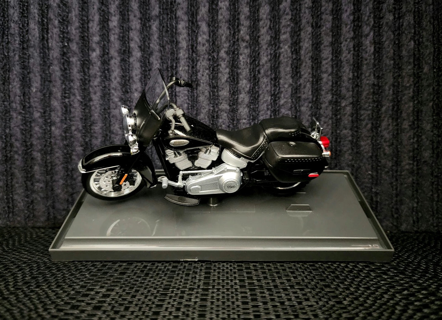 Harley-Davidson® 1:18 2024 HD HERITAGE CLASSIC Motorcycle Series 45