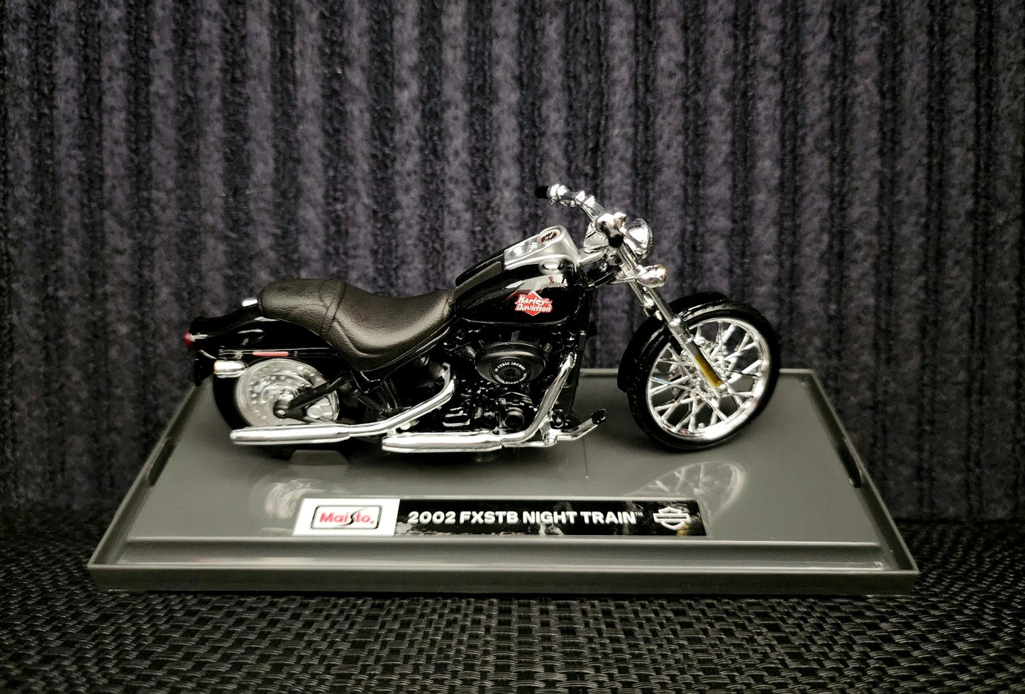 Harley-Davidson® 1:18 2002 FXSTB NIGHT TRAIN Motorcycle Series 45